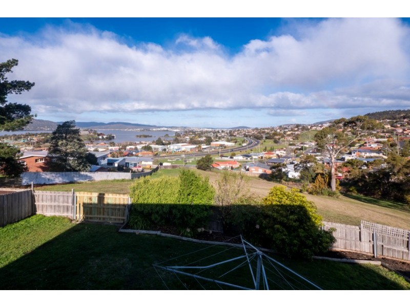 13 Kinarra Crescent, Chigwell TAS 7011