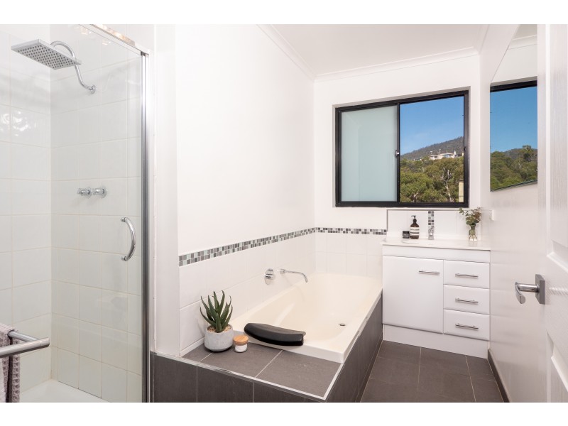 13 Kinarra Crescent, Chigwell TAS 7011