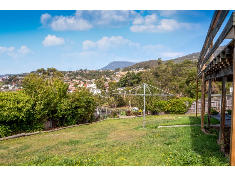 13 Kinarra Crescent, Chigwell TAS 7011