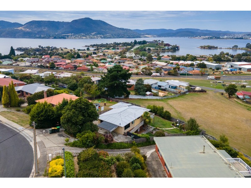 13 Kinarra Crescent, Chigwell TAS 7011