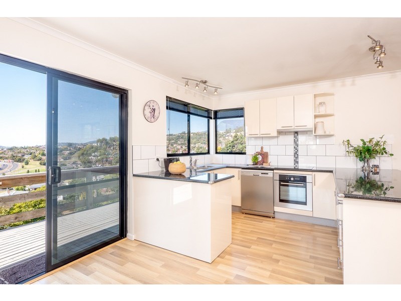 13 Kinarra Crescent, Chigwell TAS 7011