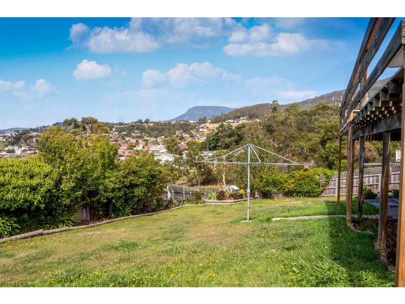 13 Kinarra Crescent, Chigwell TAS 7011