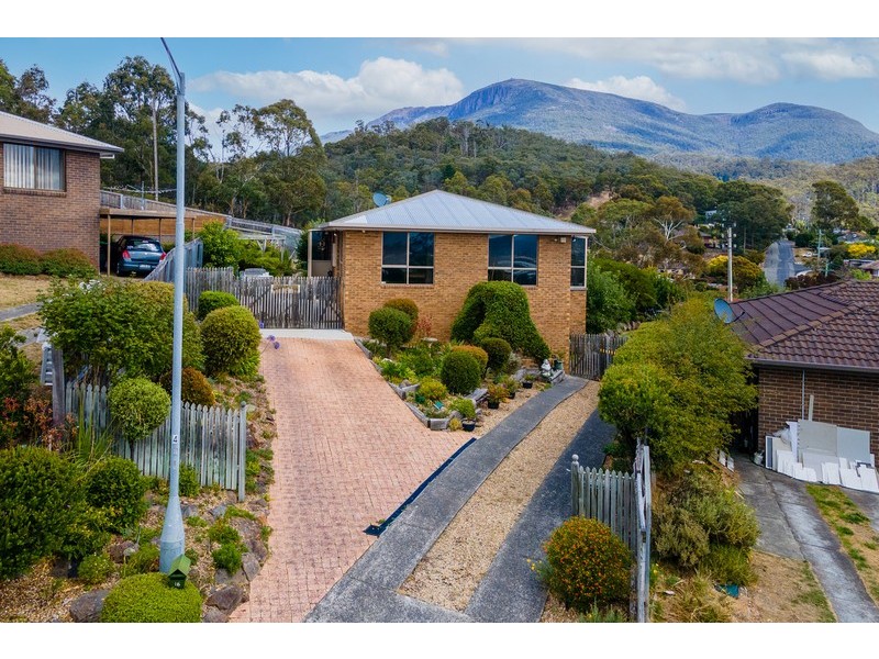 16 Lighton Way, Lenah Valley TAS 7008