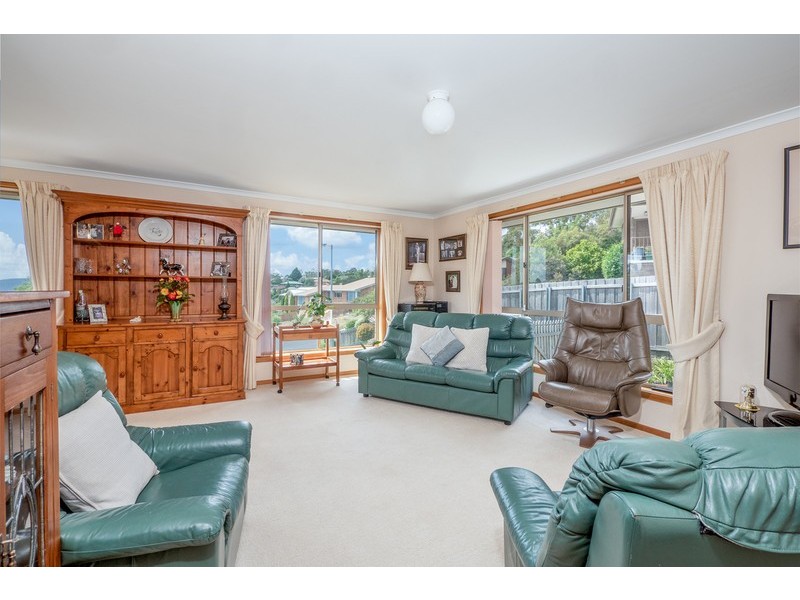 16 Lighton Way, Lenah Valley TAS 7008
