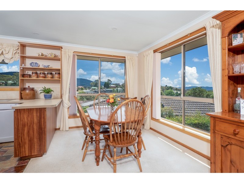 16 Lighton Way, Lenah Valley TAS 7008