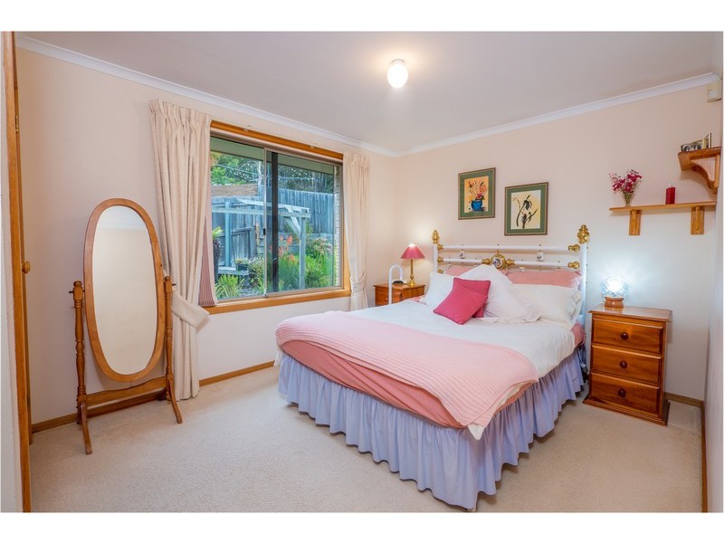 16 Lighton Way, Lenah Valley TAS 7008