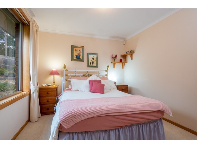 16 Lighton Way, Lenah Valley TAS 7008