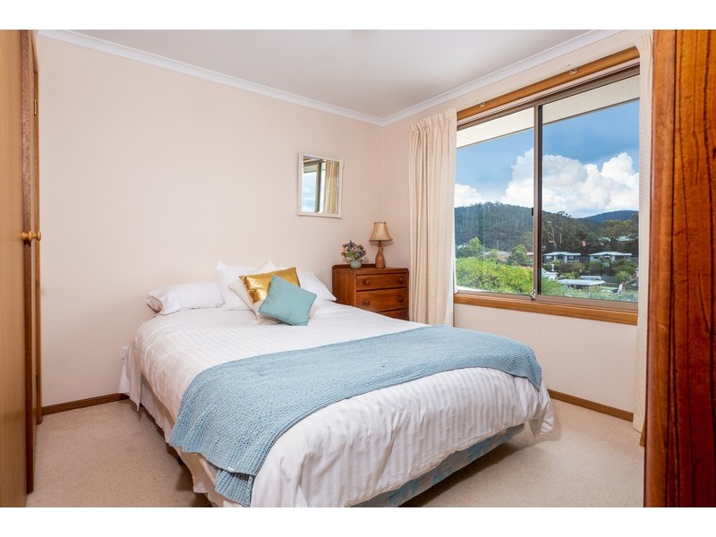 16 Lighton Way, Lenah Valley TAS 7008