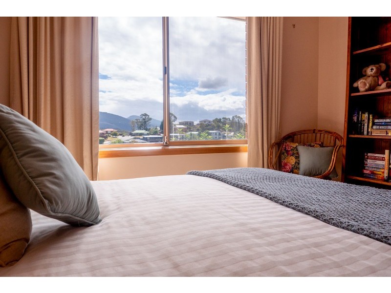 16 Lighton Way, Lenah Valley TAS 7008