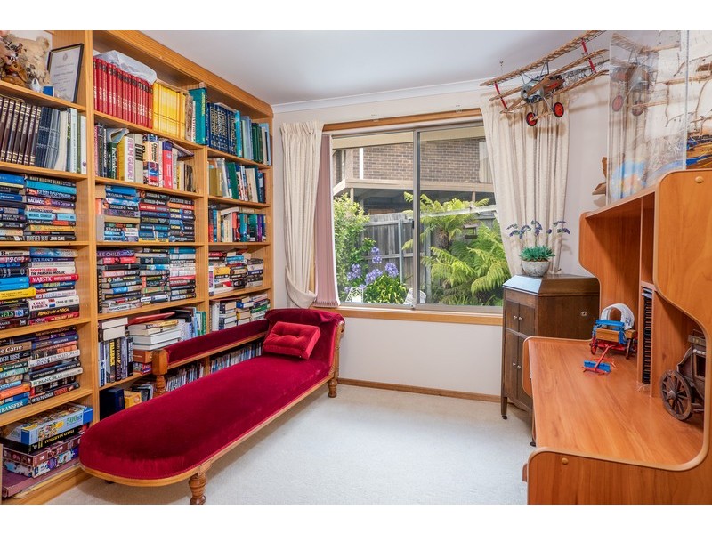 16 Lighton Way, Lenah Valley TAS 7008