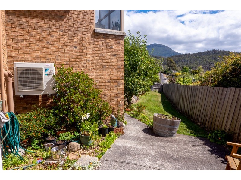 16 Lighton Way, Lenah Valley TAS 7008