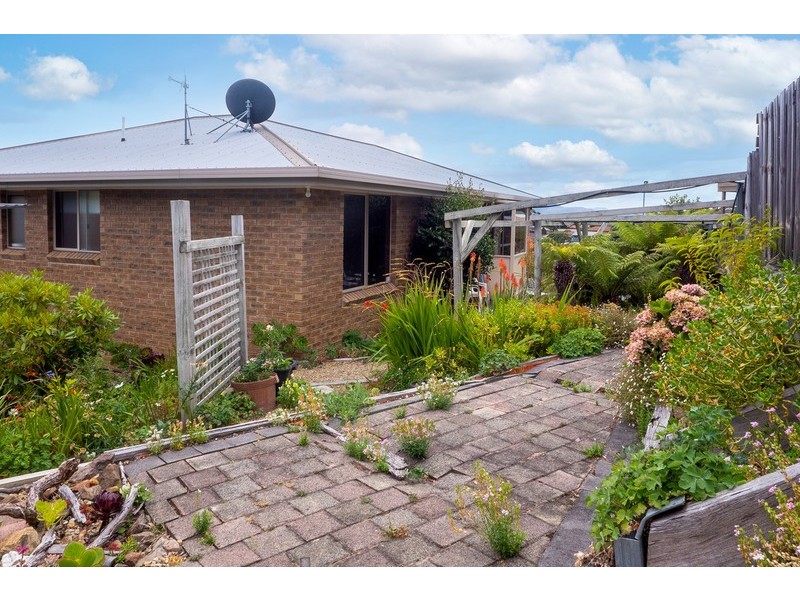 16 Lighton Way, Lenah Valley TAS 7008