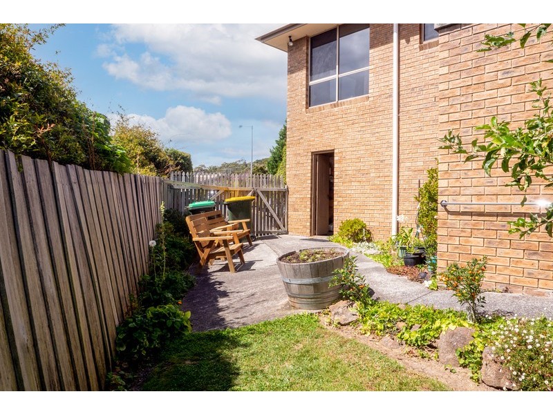16 Lighton Way, Lenah Valley TAS 7008