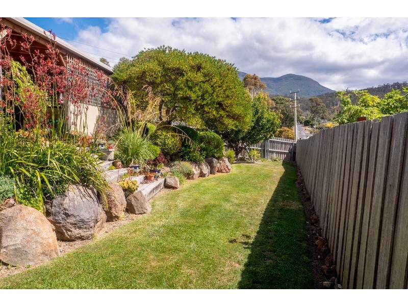 16 Lighton Way, Lenah Valley TAS 7008