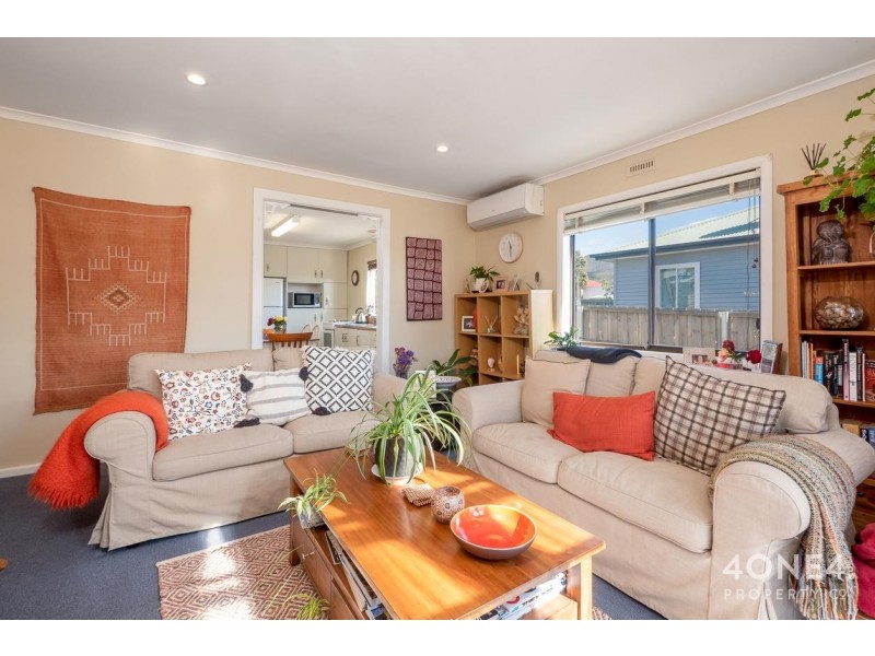 9 Curlew Parade, Claremont TAS 7011