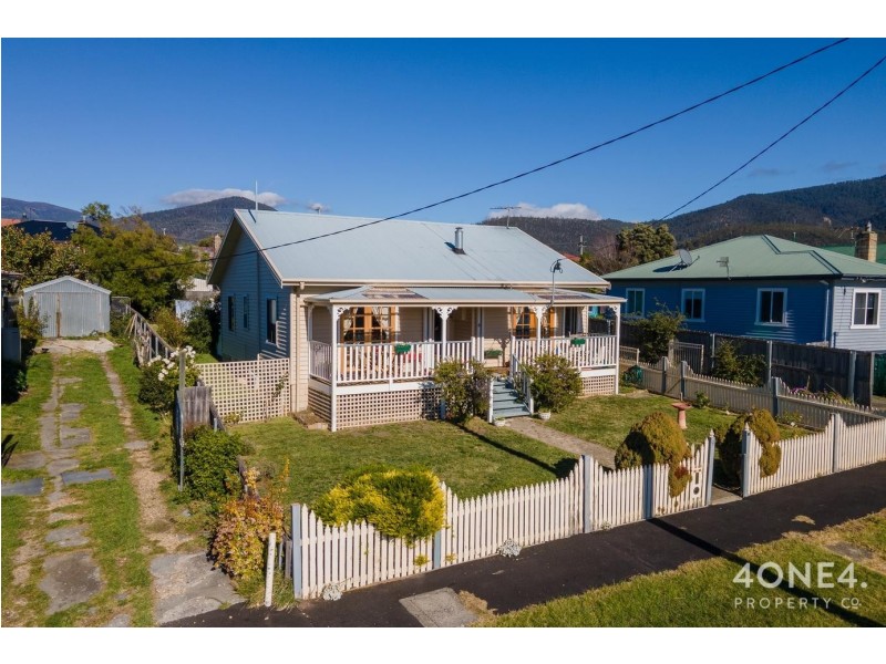 9 Curlew Parade, Claremont TAS 7011