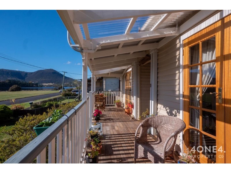 9 Curlew Parade, Claremont TAS 7011