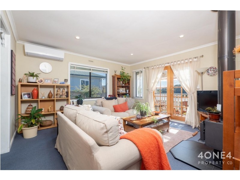 9 Curlew Parade, Claremont TAS 7011