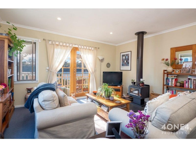 9 Curlew Parade, Claremont TAS 7011