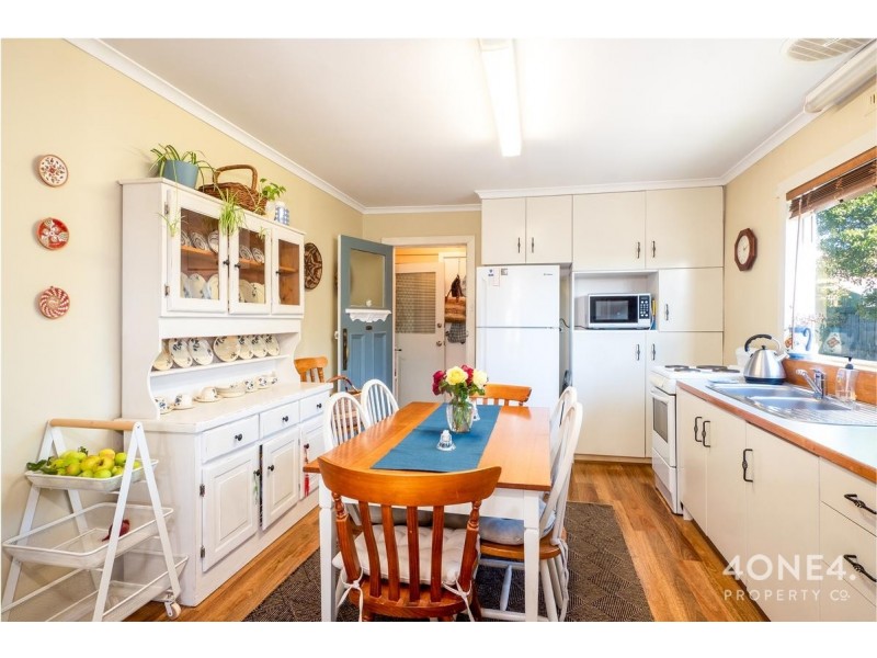 9 Curlew Parade, Claremont TAS 7011