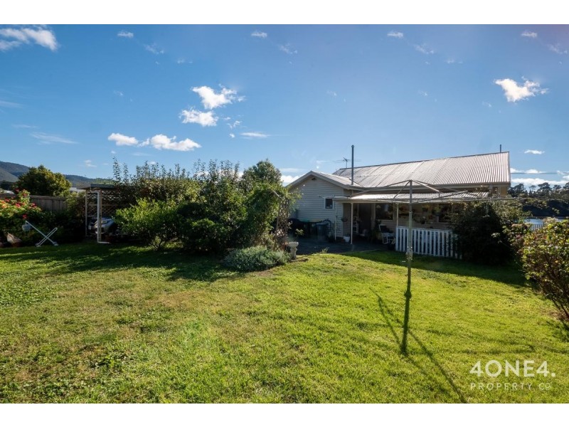 9 Curlew Parade, Claremont TAS 7011