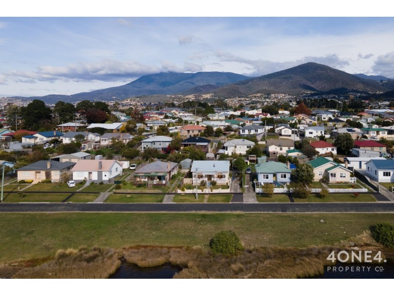 9 Curlew Parade, Claremont TAS 7011