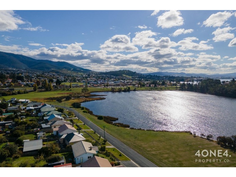 9 Curlew Parade, Claremont TAS 7011