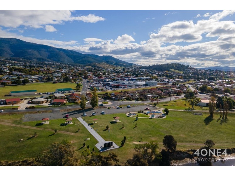 9 Curlew Parade, Claremont TAS 7011