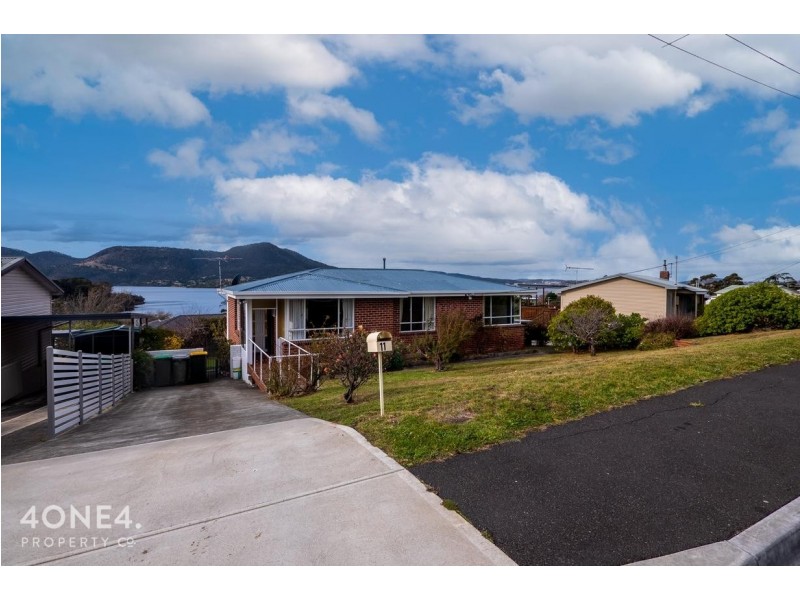 11 Pekurn Crescent, Berriedale TAS 7011