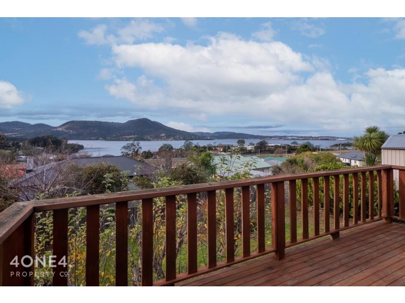 11 Pekurn Crescent, Berriedale TAS 7011