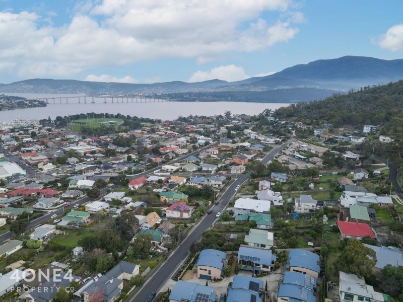 7 Moirunna Road, Lindisfarne TAS 7015