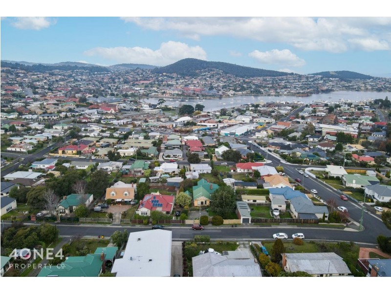 7 Moirunna Road, Lindisfarne TAS 7015