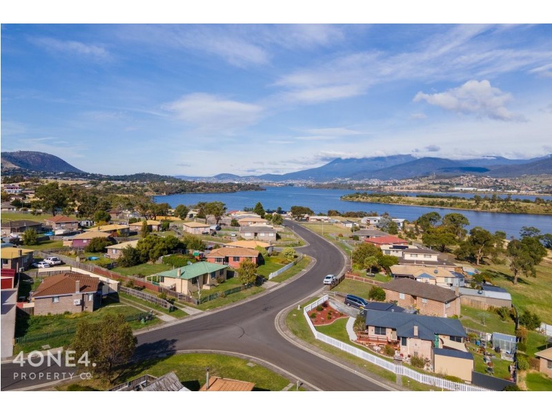 52 Fisher Drive, Herdsmans Cove TAS 7030