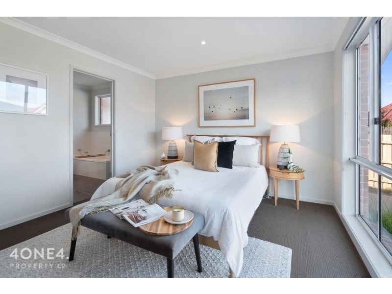 2/8 Mahoney Drive, Claremont TAS 7011