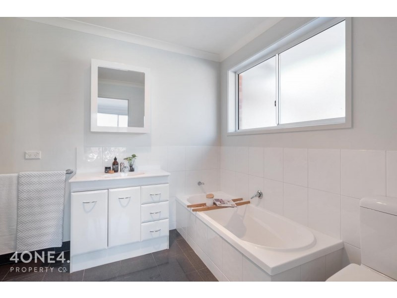 2/8 Mahoney Drive, Claremont TAS 7011