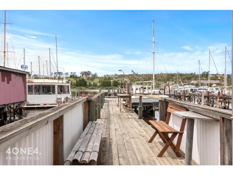 33 Gepp Parade, Derwent Park TAS 7009