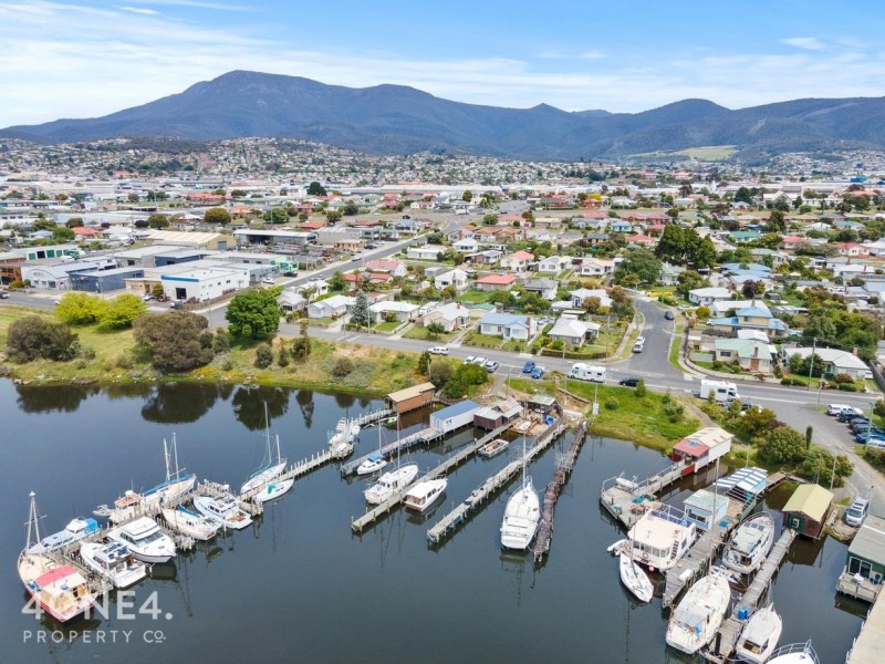33 Gepp Parade, Derwent Park TAS 7009