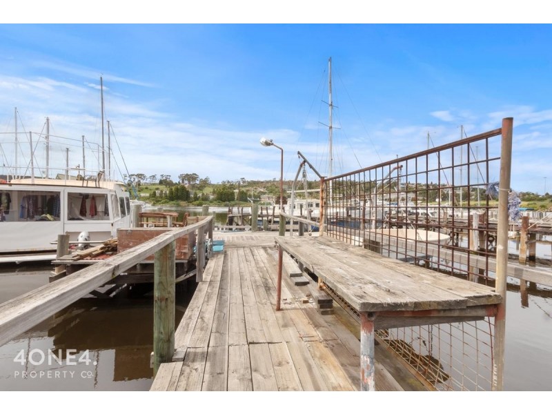 33 Gepp Parade, Derwent Park TAS 7009