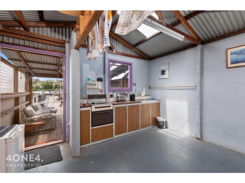 33 Gepp Parade, Derwent Park TAS 7009