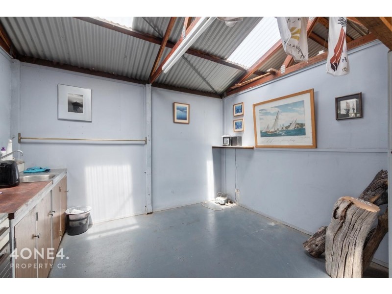 33 Gepp Parade, Derwent Park TAS 7009