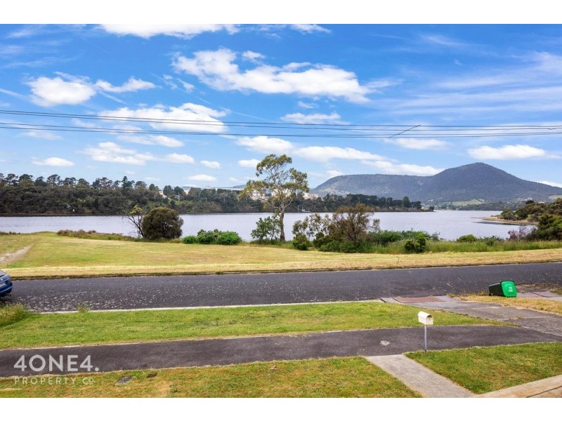 25 Curlew Parade, Claremont TAS 7011