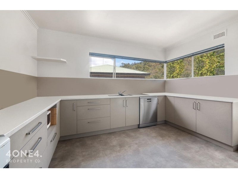10 Tianna Road, Lindisfarne TAS 7015