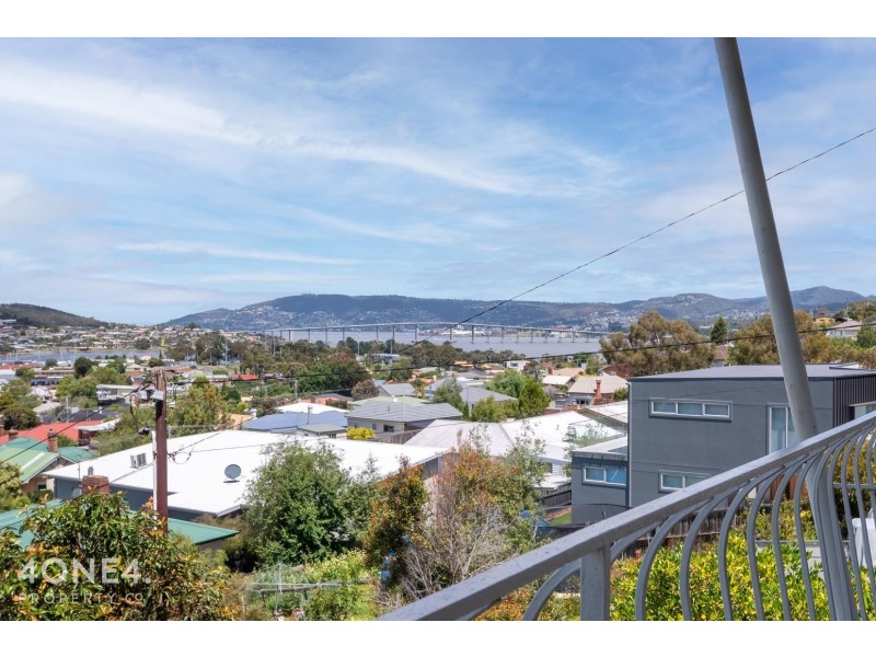 10 Tianna Road, Lindisfarne TAS 7015
