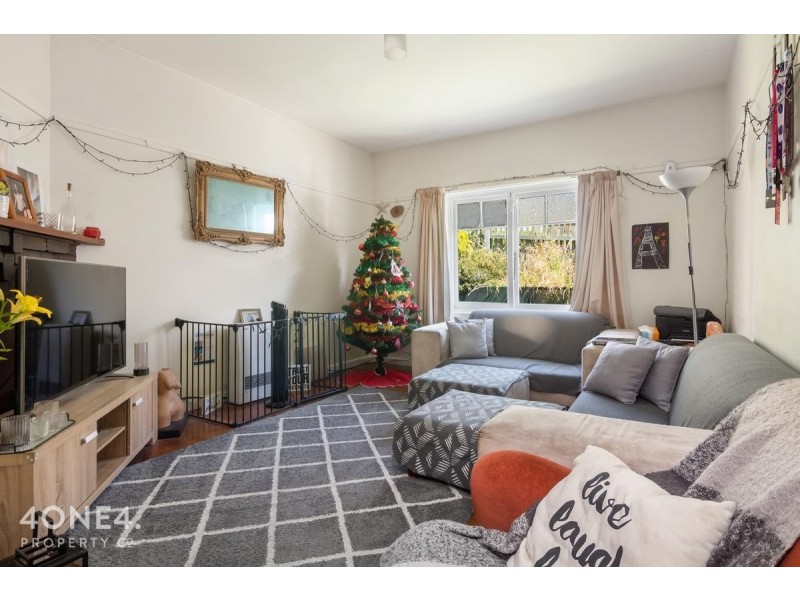 16 Gregson Avenue, New Town TAS 7008