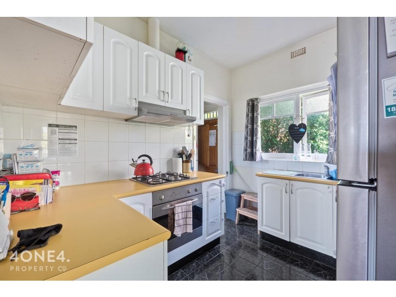 16 Gregson Avenue, New Town TAS 7008