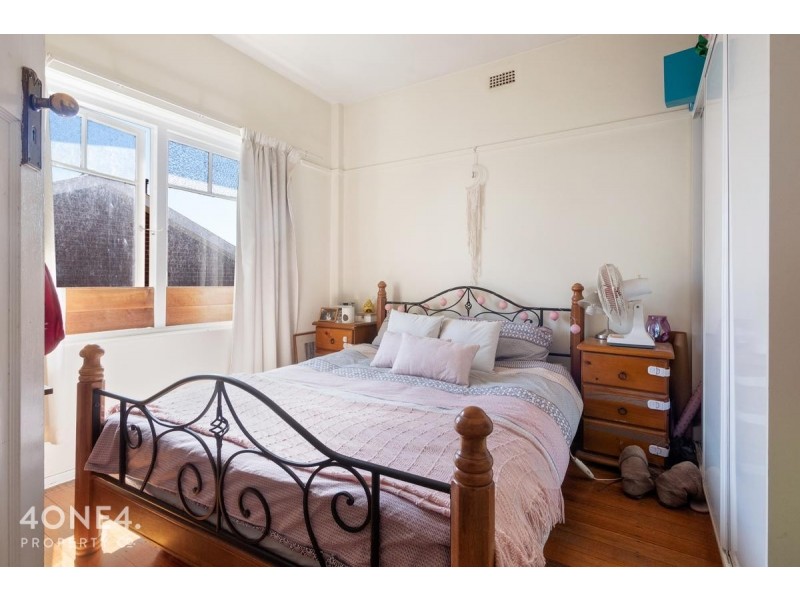 16 Gregson Avenue, New Town TAS 7008