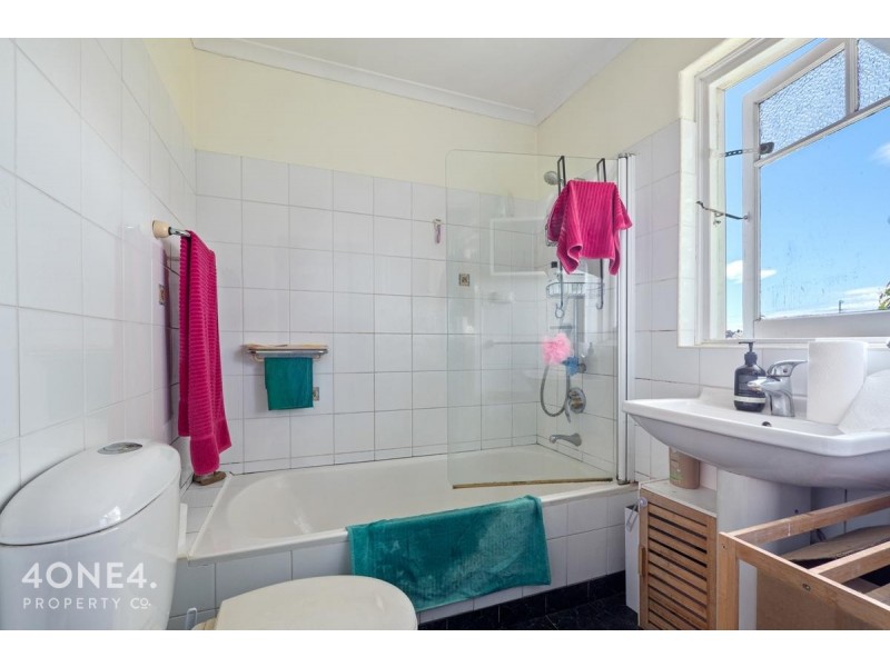 16 Gregson Avenue, New Town TAS 7008