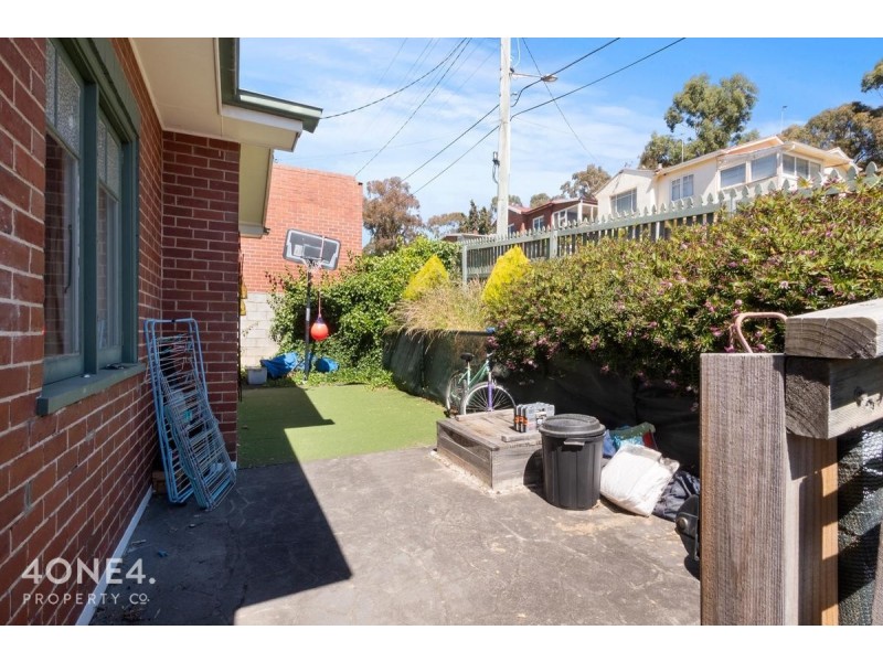 16 Gregson Avenue, New Town TAS 7008