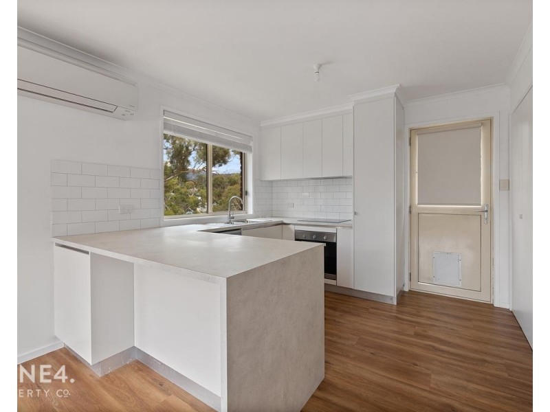 2/10 Treetops Court, Claremont TAS 7011