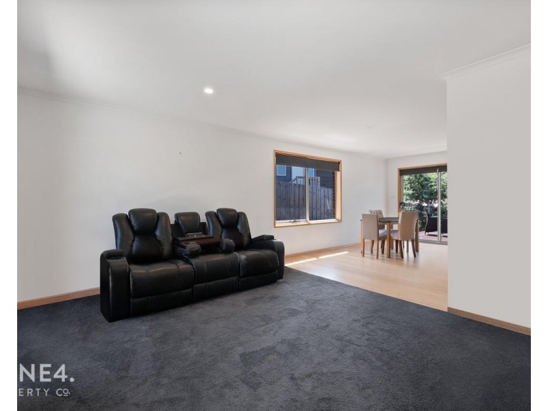 12 Hillmorton Road, Lindisfarne TAS 7015